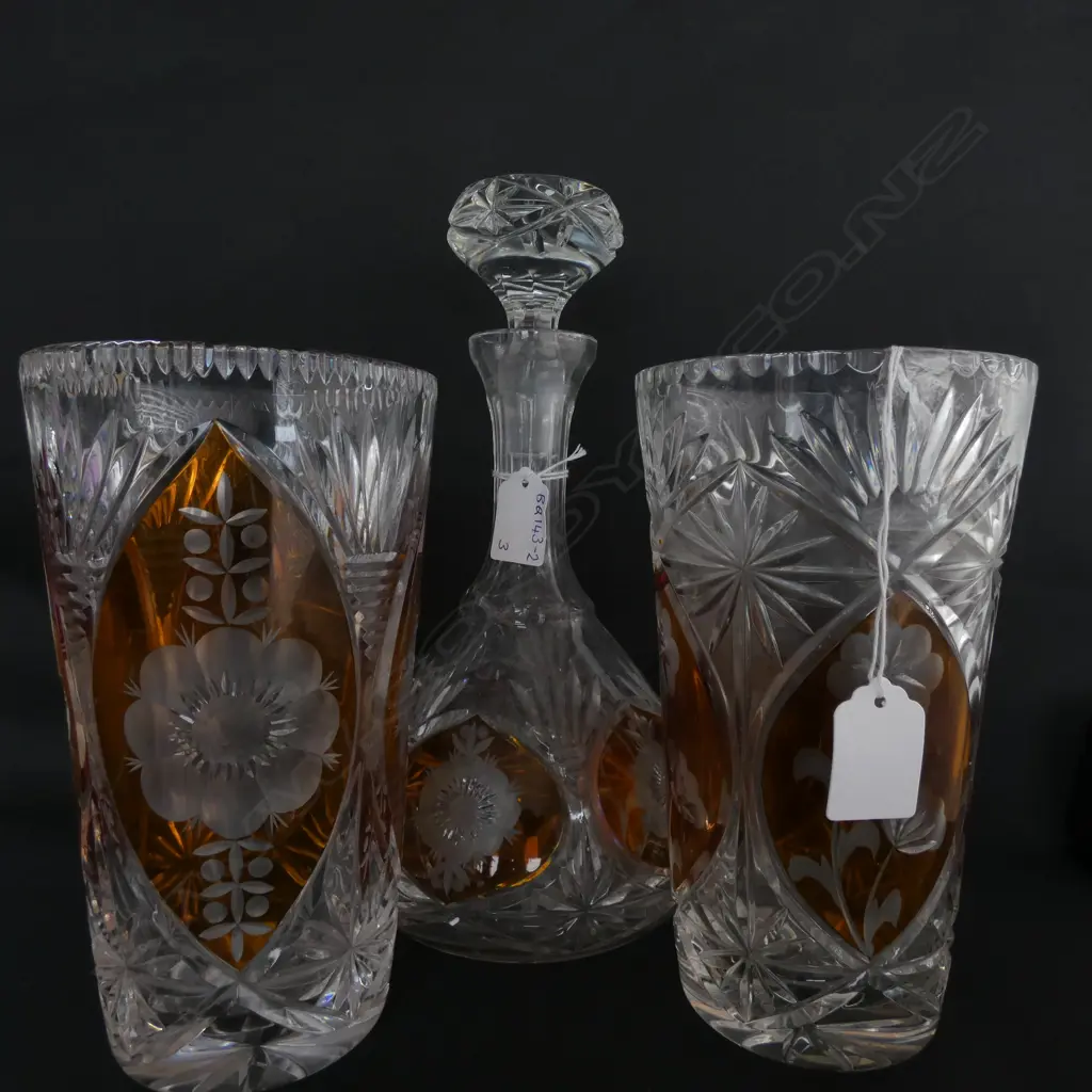 BOHEMIAN CUT CRYSTAL AMBER FLASHED DECANTER (H. 290MM) & 2 VASES Image 1++
