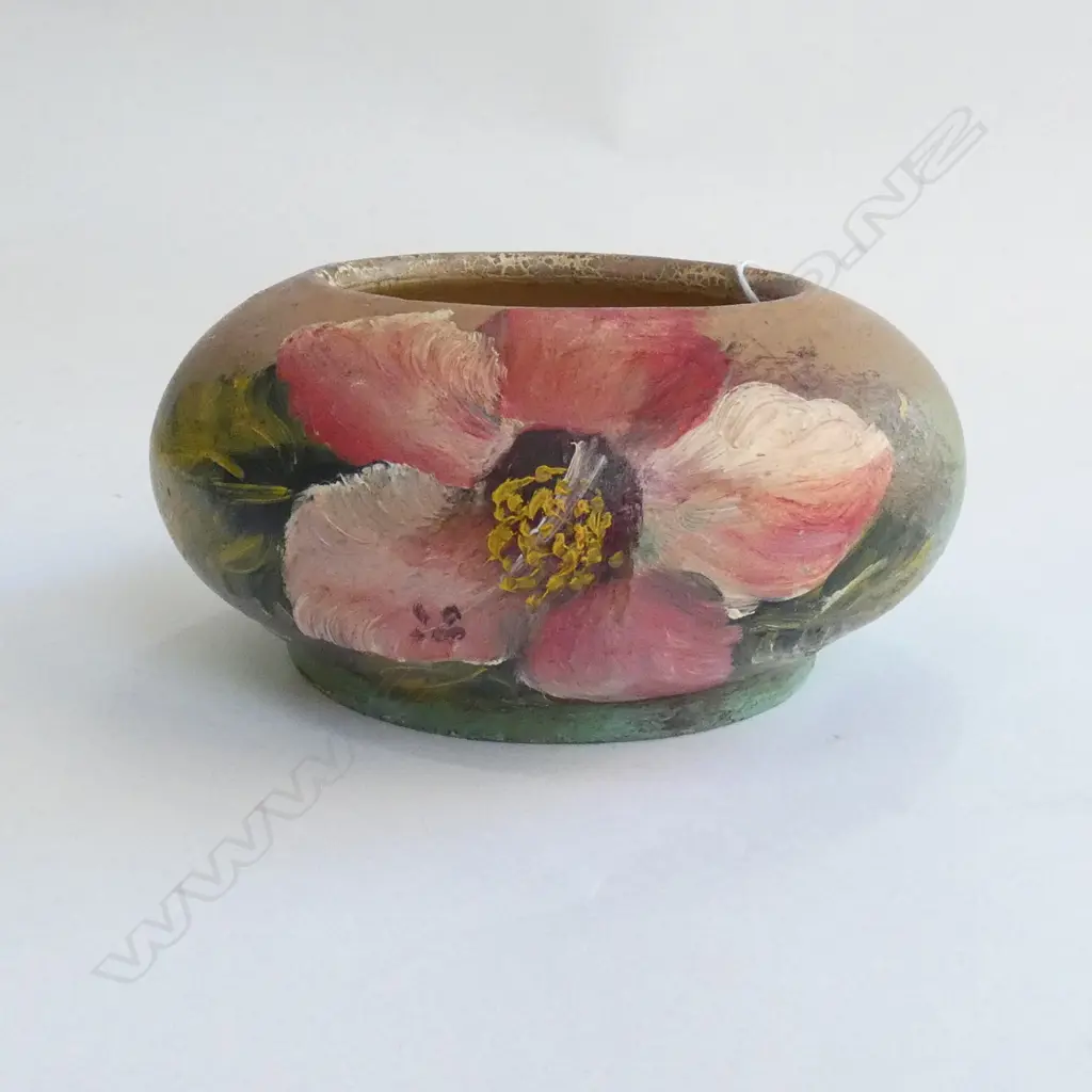 HARWYN POTTERY WALL SILVA VASE, HANDPAINTED BY IVY WILLIAMS Image 1++