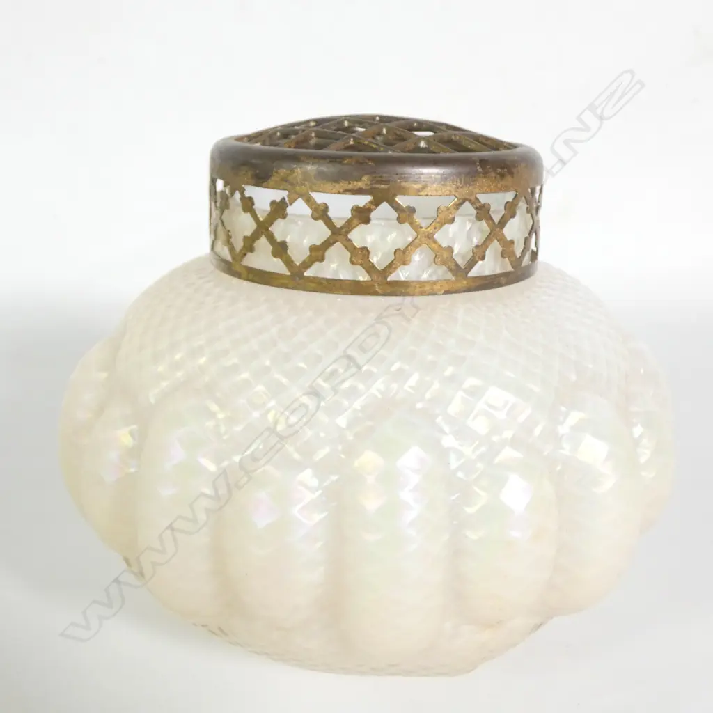 VICTORIAN LUSTRE GLASS POSEY VASE H. 170MM Image 1++