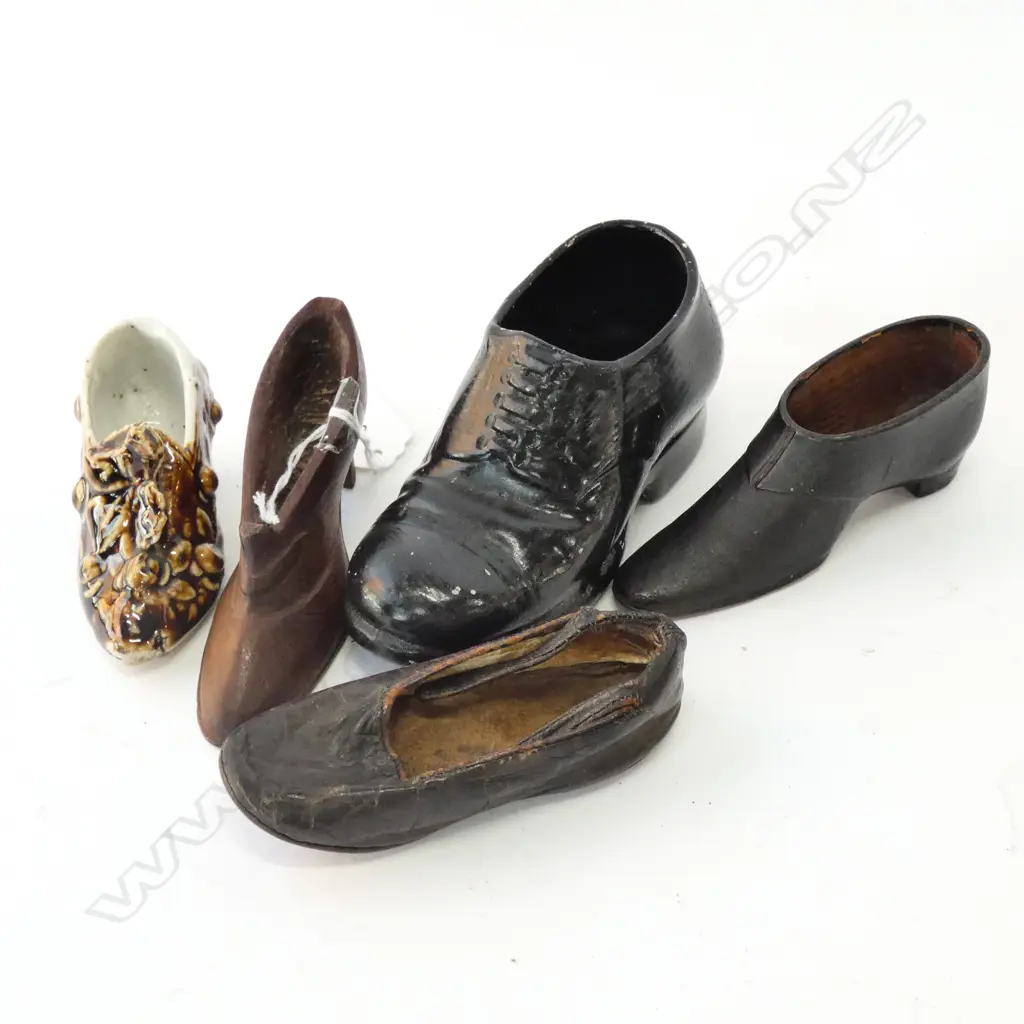 5 OLD SHOE ORNAMENTS: CARVED WOOD. 2 LEATHER... Image 1++