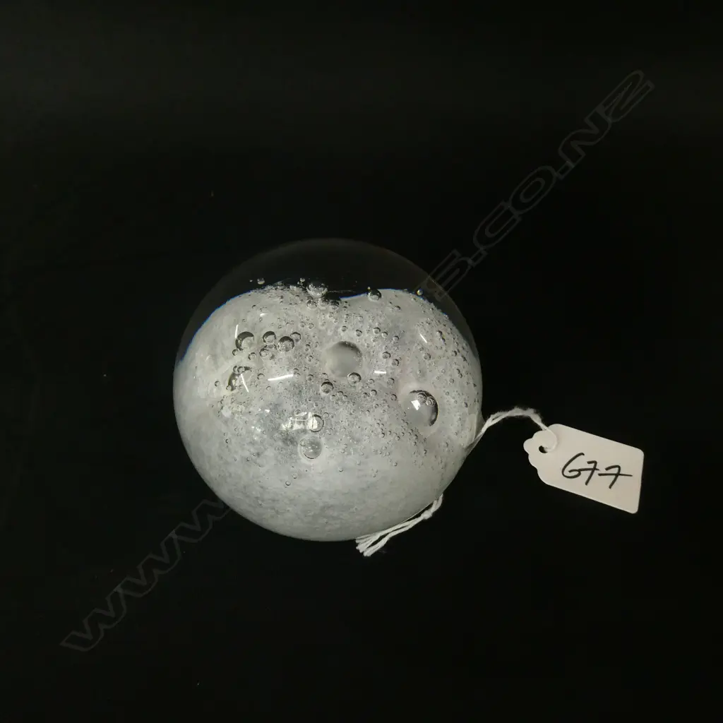 D & M HOGLUND NZ ART GLASS PAPERWEIGHT  Image 1++