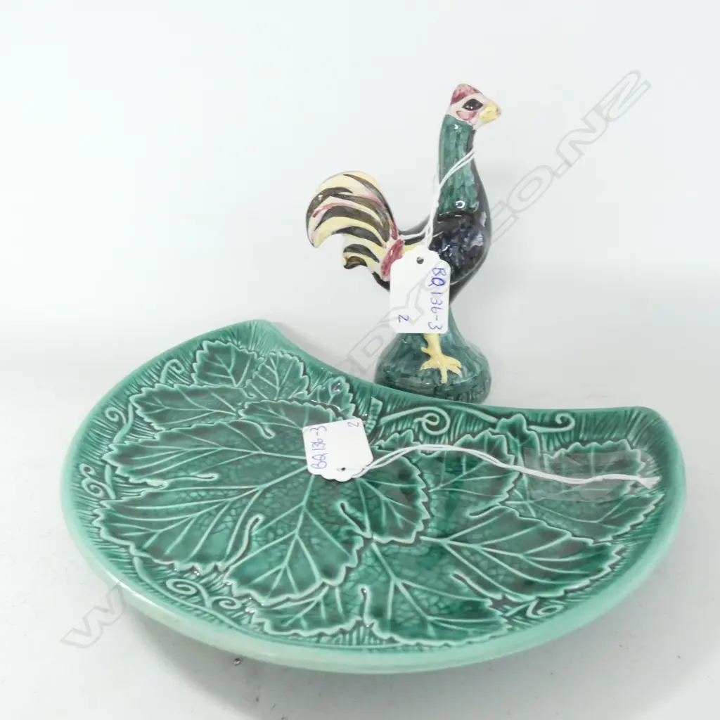 WEDGWOOD MAJOLICA HALF PLATE, L. 220MM & ETON COCK PIT Image 1++