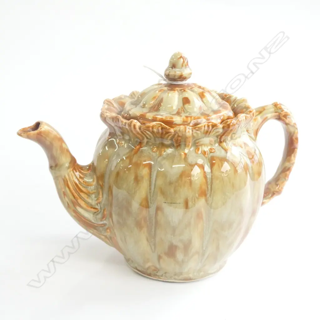 Temuka frilled lip trickle-glaze teapot Image 1++