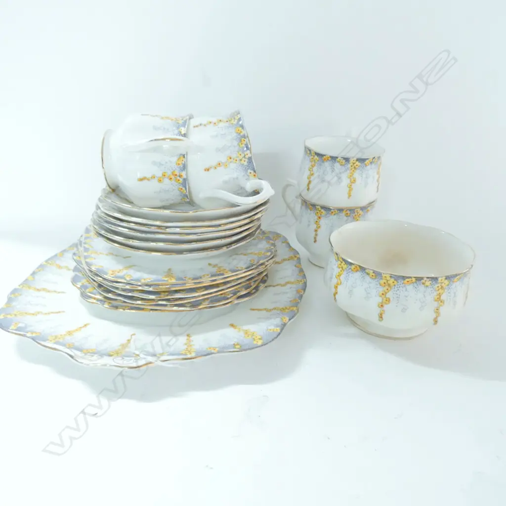 ROYAL ALBERT CROWN CHINA, APRIL SHOWERS, 18PC TEASET  Image 1++