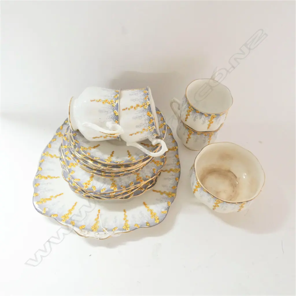 ROYAL ALBERT CROWN CHINA, APRIL SHOWERS, 18PC TEASET  Image 1++
