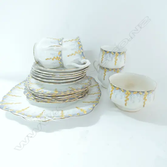 ROYAL ALBERT CROWN CHINA, APRIL SHOWERS, 18PC TEASET 