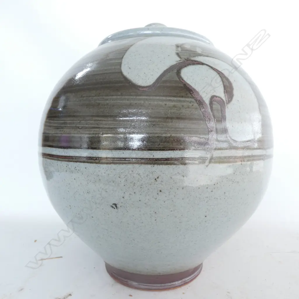 LARGE STUDIO POTTERY LIDDED JAR INITIALED WP (WAYNE PORTEOUS?) DATED '84 & MATCHING BOWL ON STAND Image 1++
