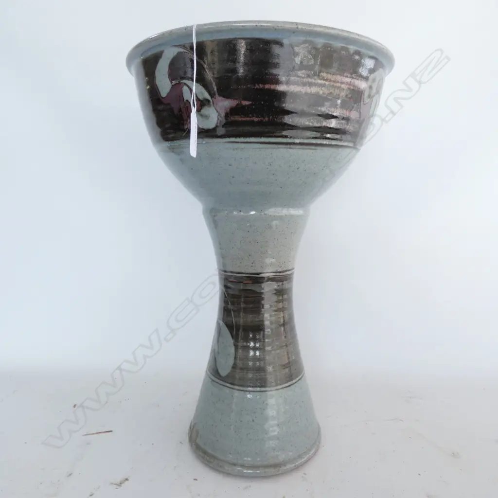 LARGE STUDIO POTTERY LIDDED JAR INITIALED WP (WAYNE PORTEOUS?) DATED '84 & MATCHING BOWL ON STAND Image 1++