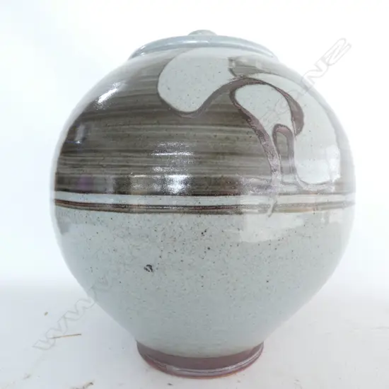 LARGE STUDIO POTTERY LIDDED JAR INITIALED WP (WAYNE PORTEOUS?) DATED '84 & MATCHING BOWL ON STAND