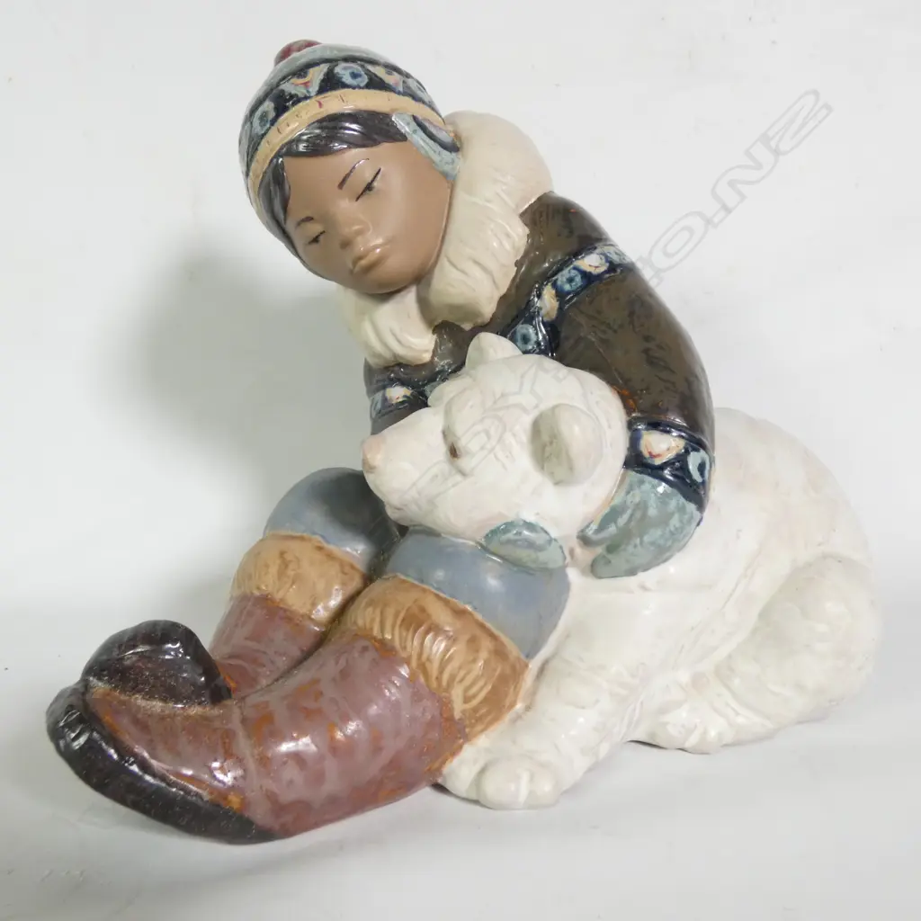LLADRO INNUIT & POLAR BEAR, BOXED W. 270MM, H. 290MM Image 1++