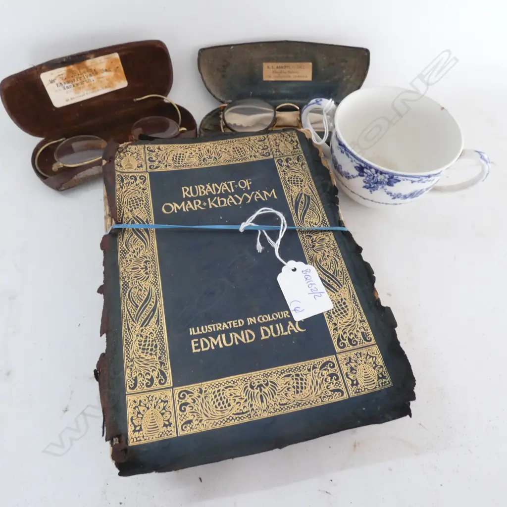 1 DISTRESSED VOL RUBAIYAT OMAR KHAYYAM + CUP + 2 PAIRS OF SPECTACLES  Image 1++