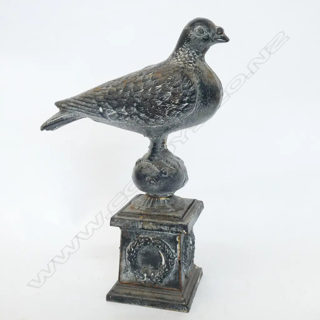 CAST IRON DOVE H 310 MM Image 1++
