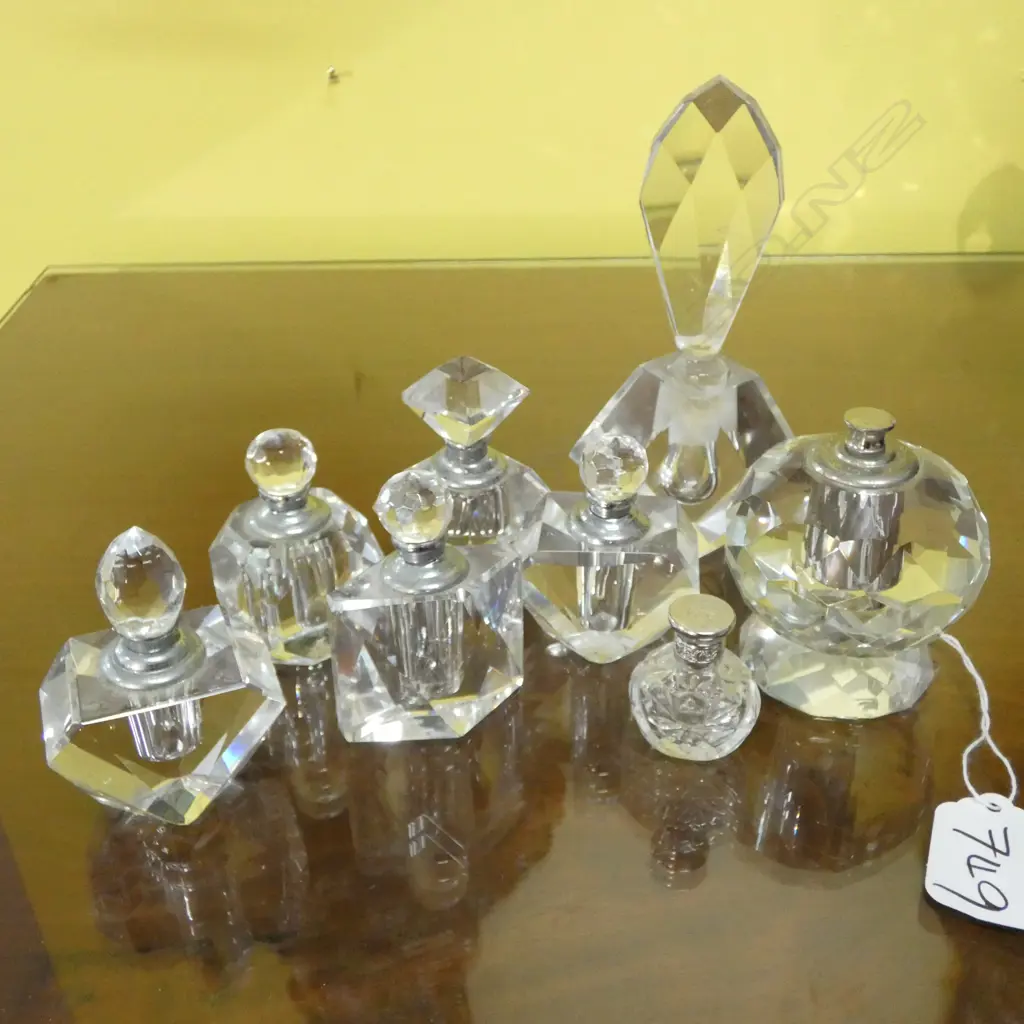 8 CRYSTAL SCENT BOTTLES Image 1++