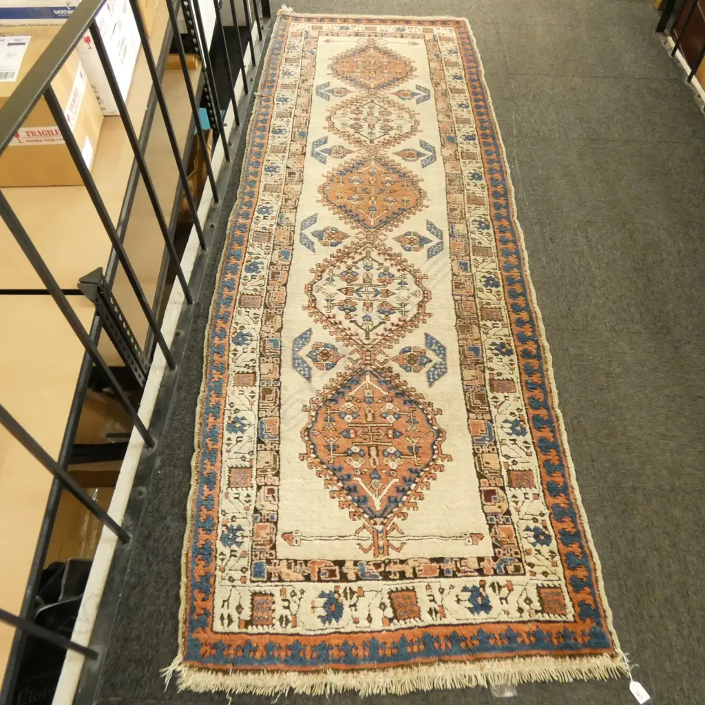 HAND KNOTTED RUNNER Image 1++