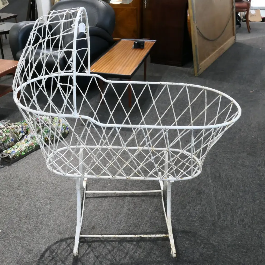 FRENCH WHITE CAST IRON CRIB,  L. 1000mm Image 1++