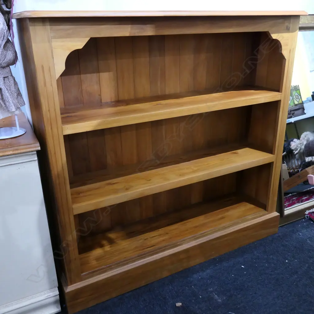 RIMU BOOKCASE Image 1++