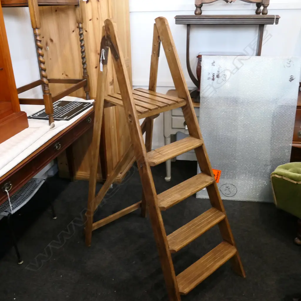 VINTAGE STEP LADDER H. 1315MM Image 1++
