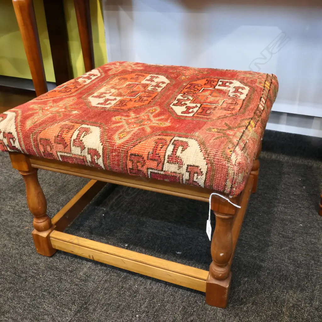 TURKOMAN PILE COVERED STOOL Image 1++