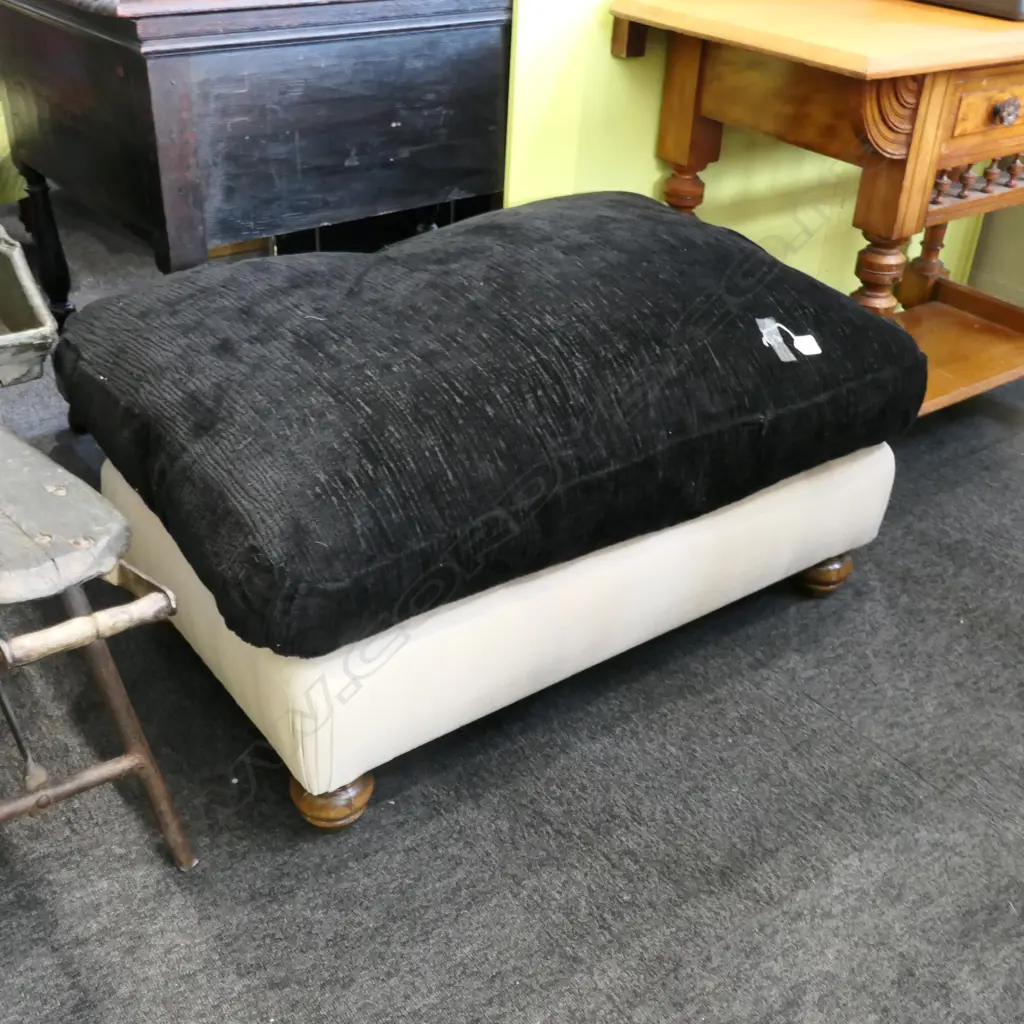 RECTANGULAR OTTOMAN WITH BLACK CUSHION 920 X 580MM Image 1++