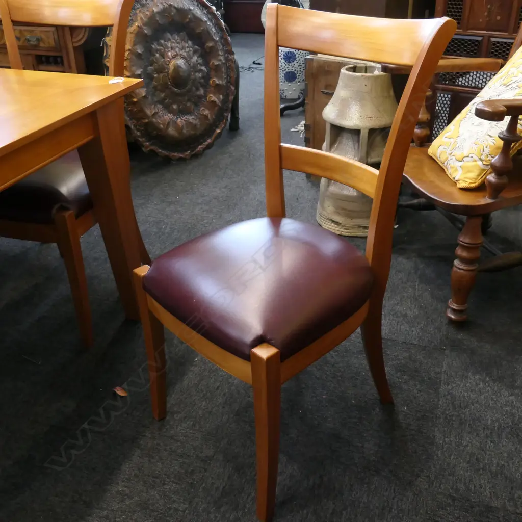 RIMU DINING TABLE AND CHAIRS Image 1++