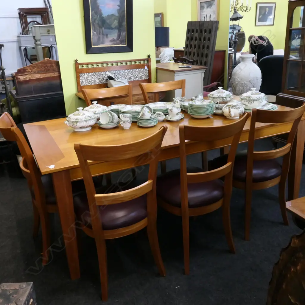 RIMU DINING TABLE AND CHAIRS Image 1++