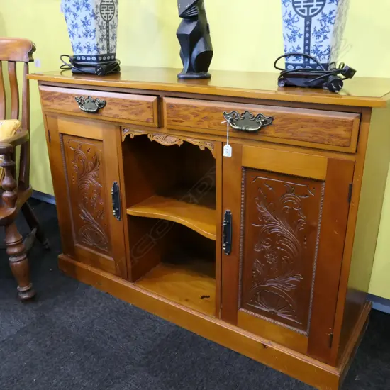 COLONIAL KAURI SIDEBOARD, W. 1365 X 450MM. H. 920MM