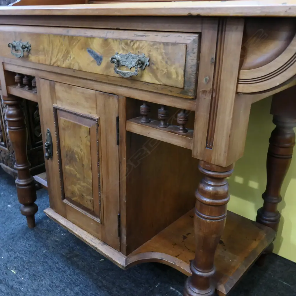 KAURI EDWARDIAN TILED BACK WASHSTAND H. 1180MM W. 1065MM Image 1++