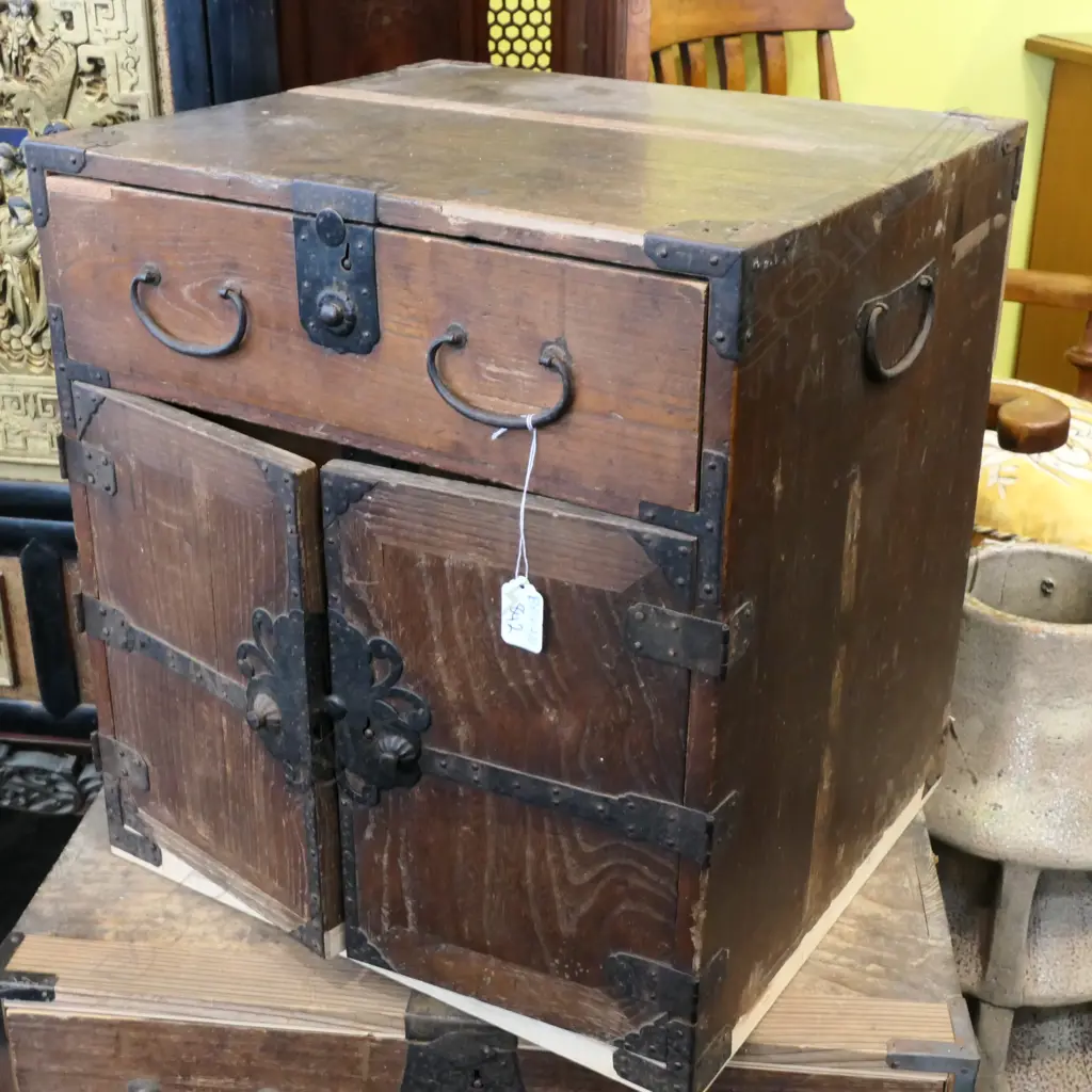 EARLY 20thC. JAPANESE SMALL TANSU CHEST H. 460MM Image 1++