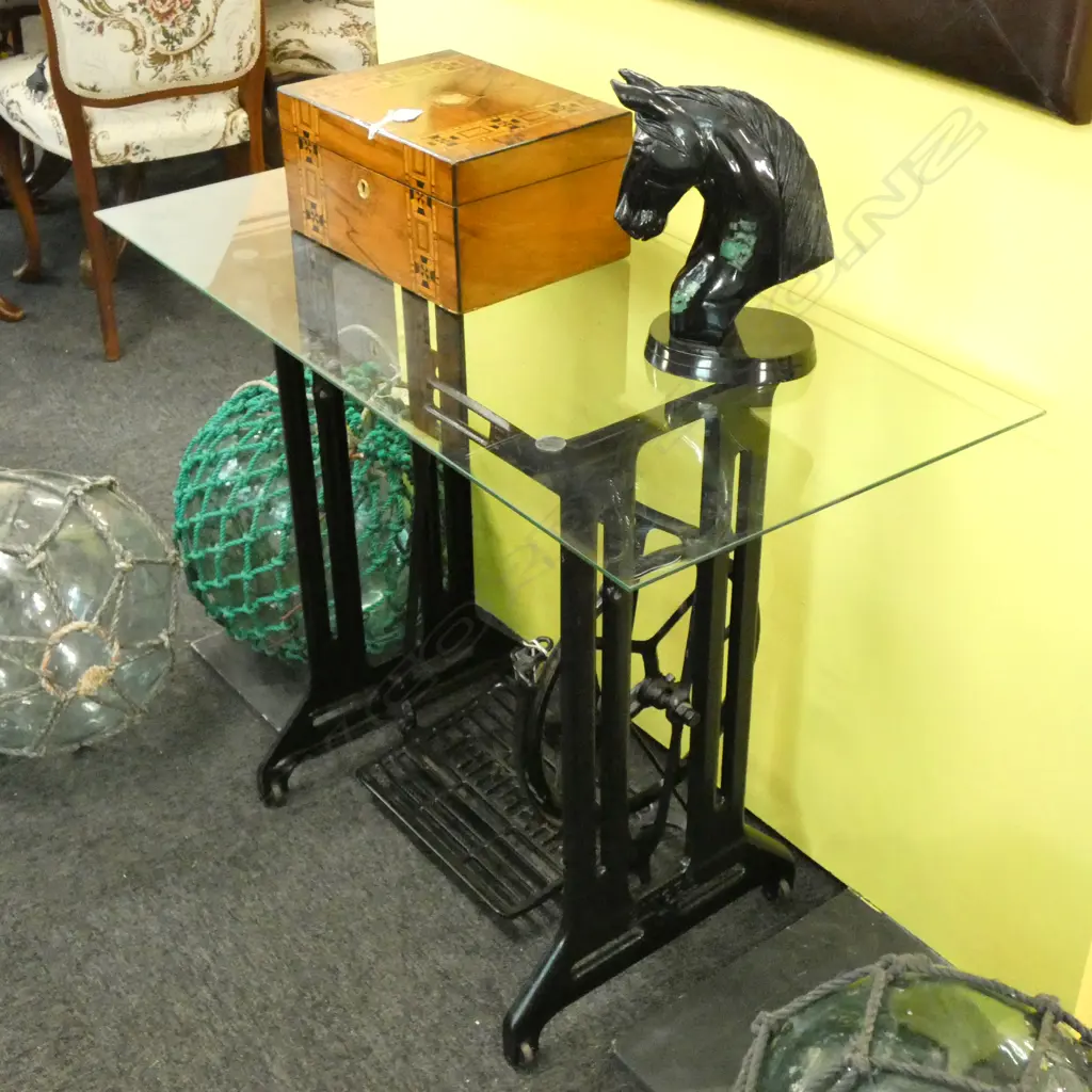 SINGER SEWING MACHINE GLASS TOP TABLE H. 725MM Image 1++