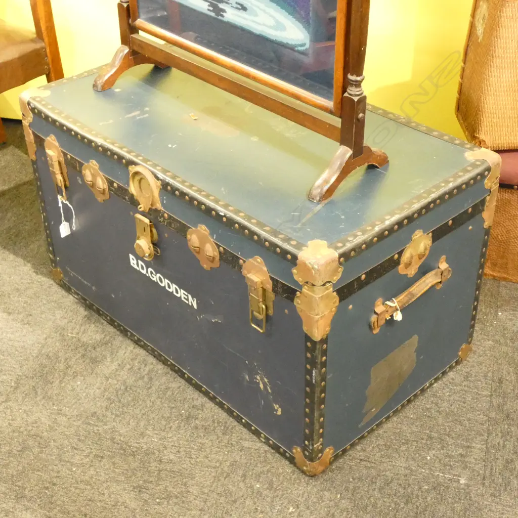 VINTAGE BRITISH TRAVEL TRUNK, W 900 X 520MM, D. 510MM Image 1++