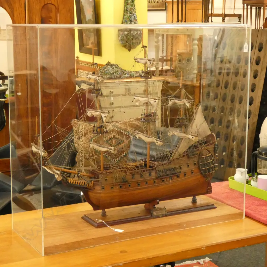 CASED MODEL OF THE FAIRFAX L 940 MM Image 1++