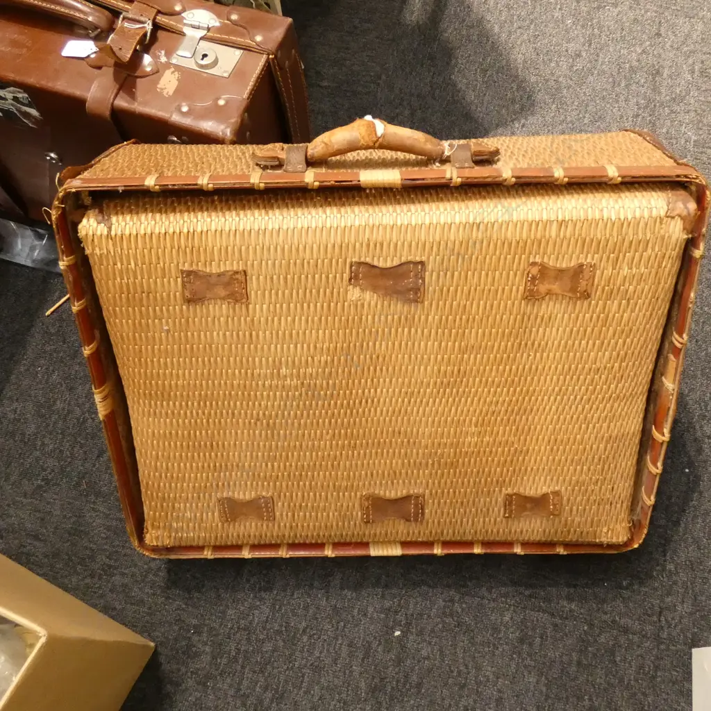 c1900 CANE SUITCASE LEATHER FITTINGS Image 1++