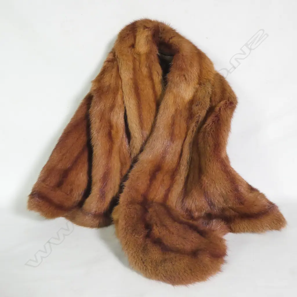 VINTAGE FUR CAPE  Image 1++