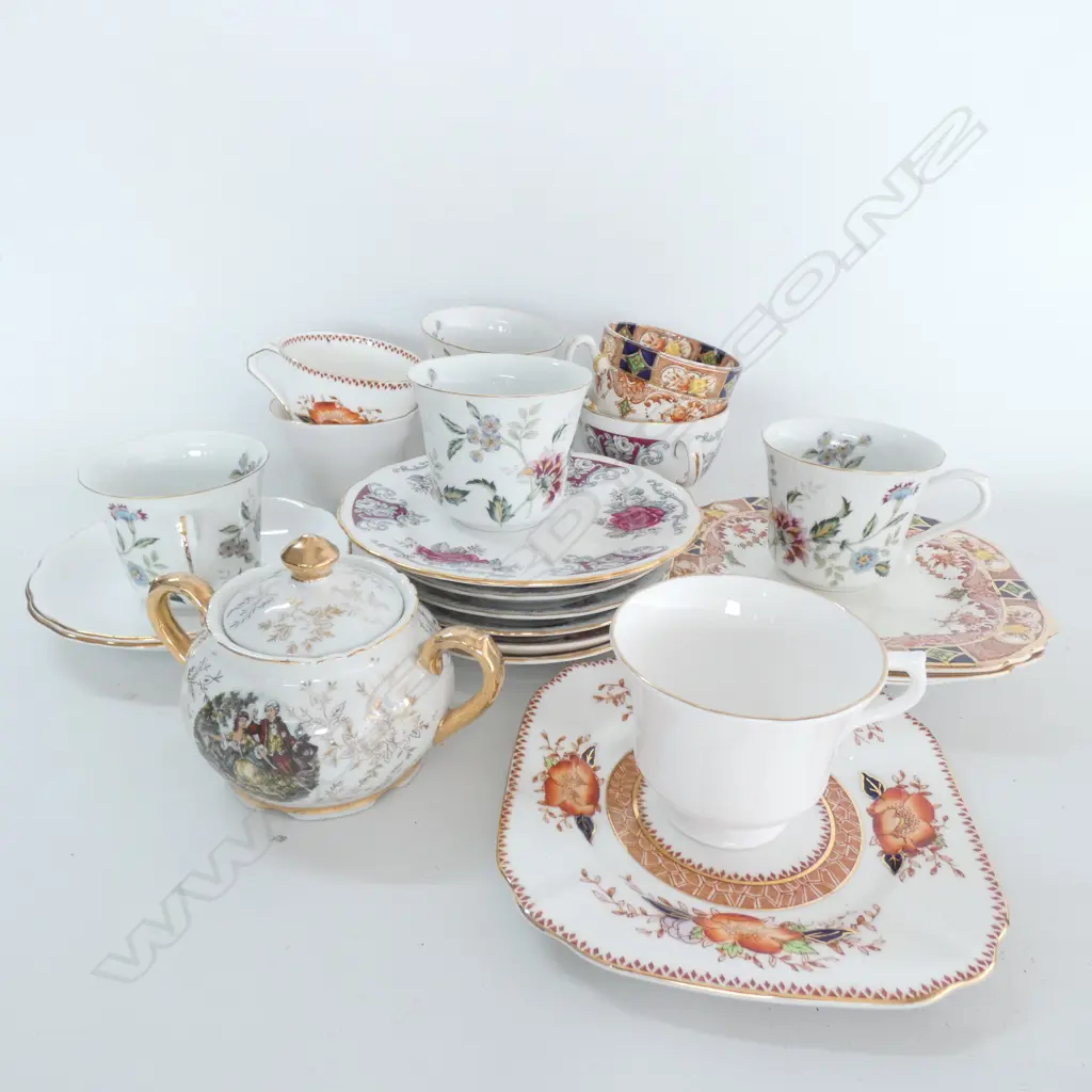 SMALL BOX LOT CHINA, TRIOS, ETC. Image 1++