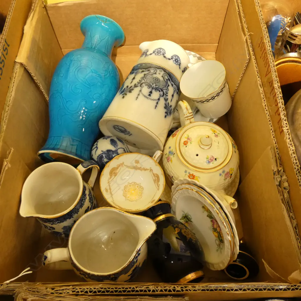 BOX LOT CHINA Image 1++