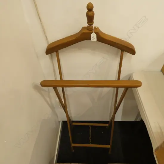 GENTLEMANS VALET STAND H. 1120