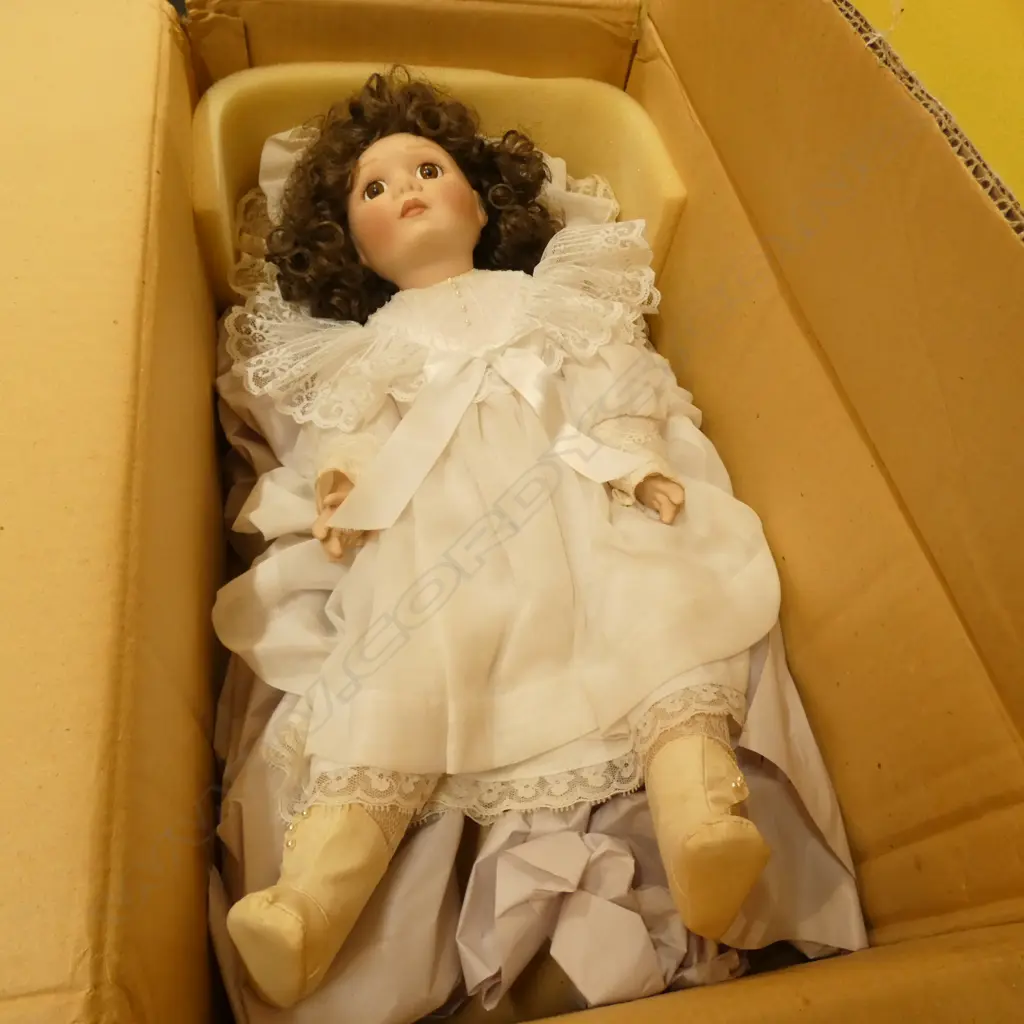 BOXED PORCELAIN DOLL Image 1++