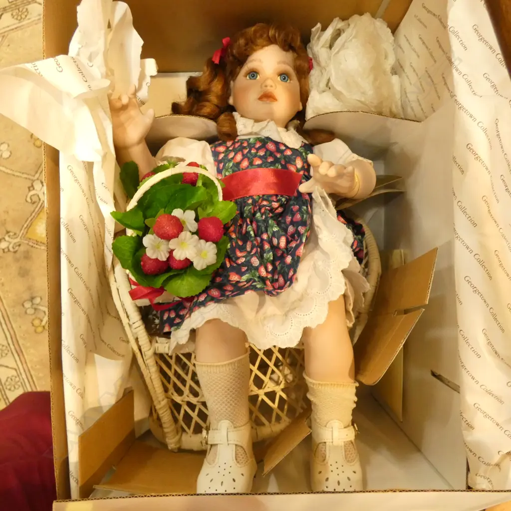 GEORGETOWN COLLECTION SWEET STRAWBERRY DOLL H 420 MM Image 1++