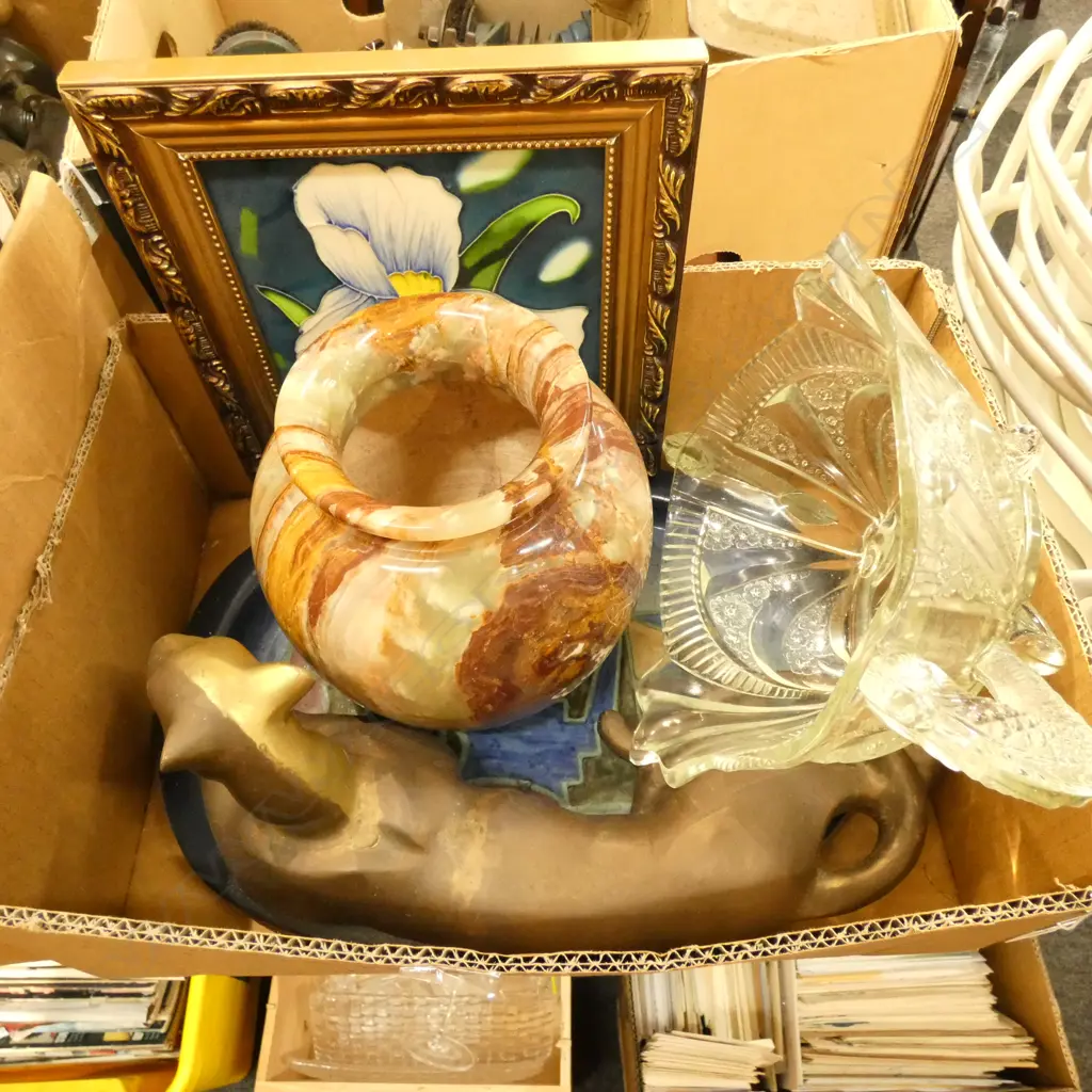 BOX LOT STONE VASE, GLASS ETC Image 1++