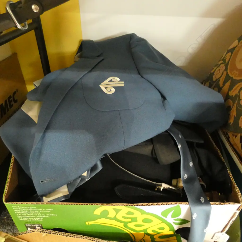 BOX LOT VINTAGE AIR NZ UNIFORMS  Image 1++