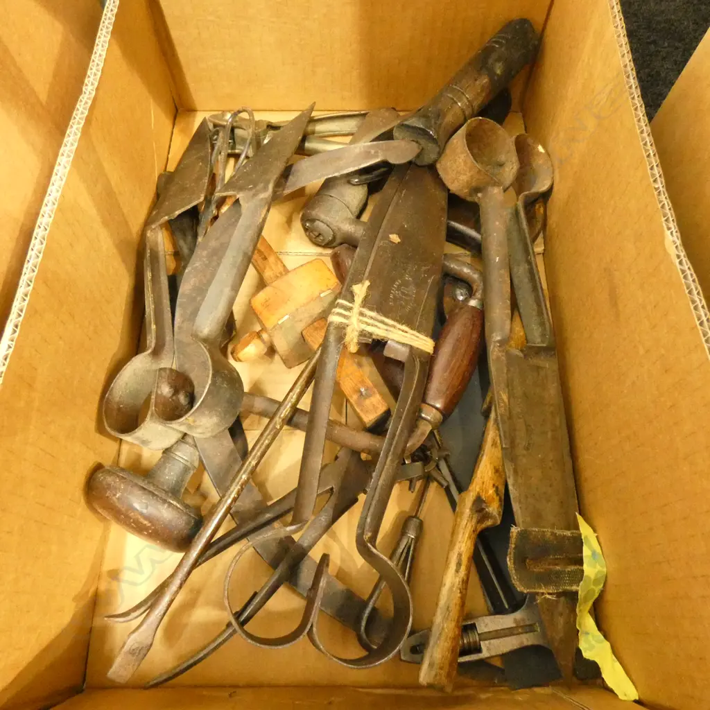 BOX LOT ASST. VINTAGE HAND TOOLS Image 1++