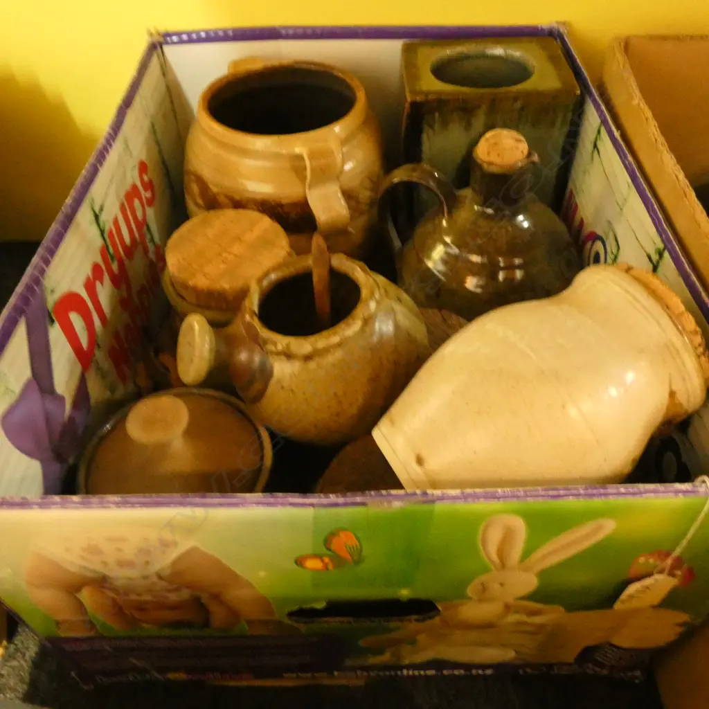 LOT OF ASST NZ POTTERY Image 1++