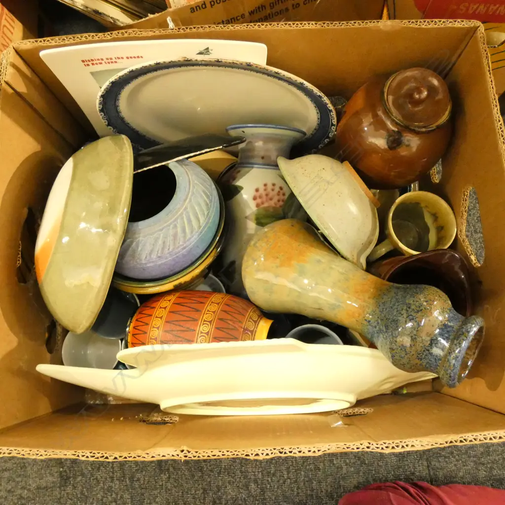 BOX LOT ASST. CERAMICS Image 1++