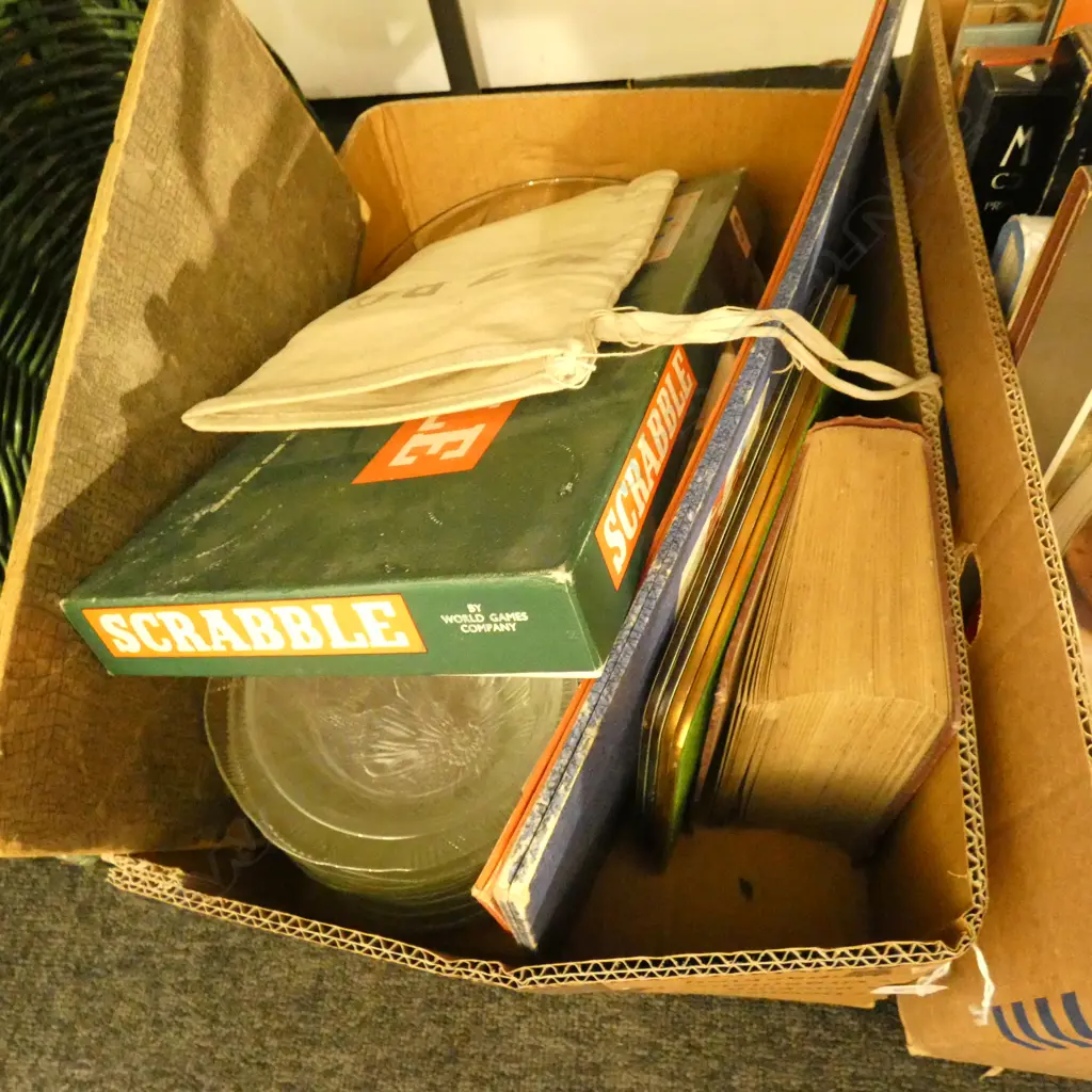 BOX LOT GAMES, GLASS BOWLS ETC Image 1++
