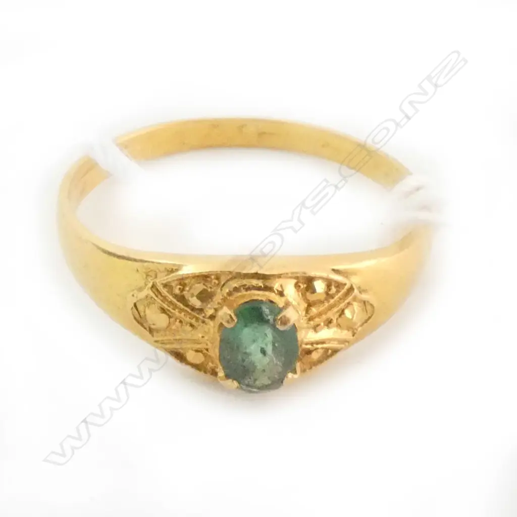 20CT GOLD AND EMERALD RING 2.80gm Image 1++