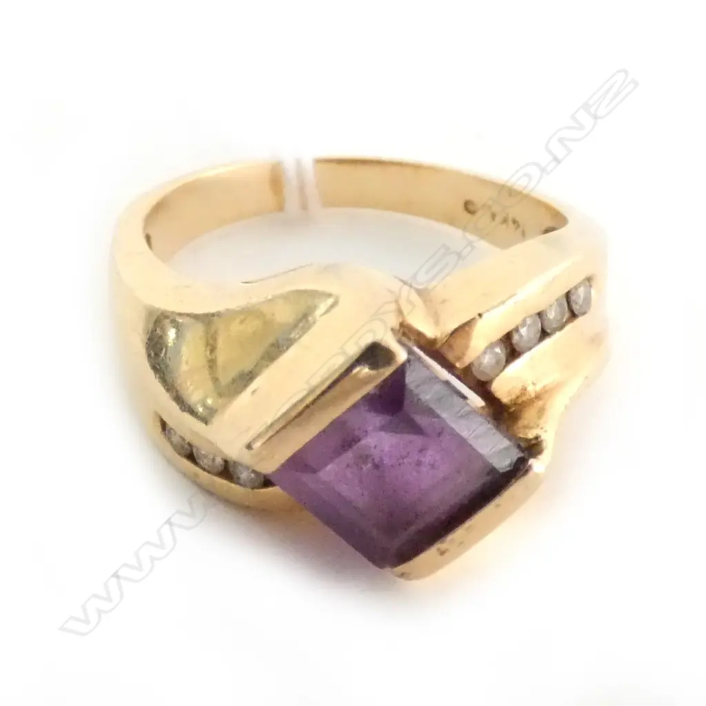 14CT GOLD AND AMETHYST RING 5.91gm Image 1++