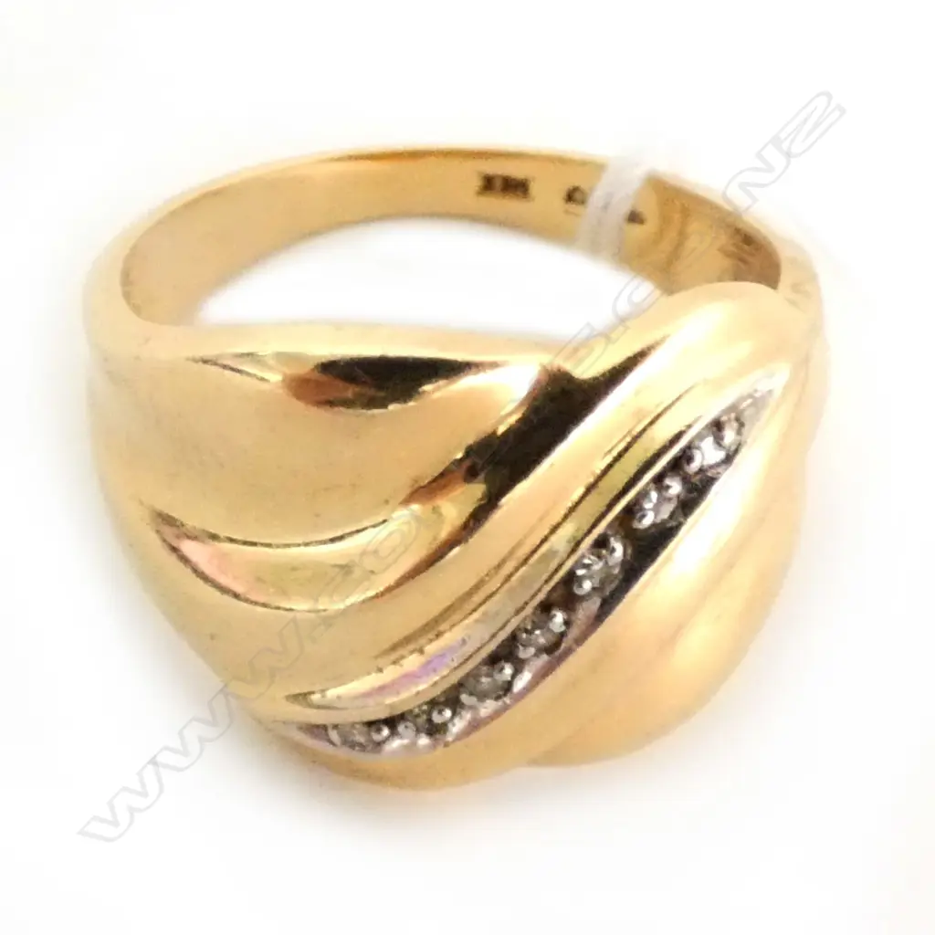 14CT GOLD & DIAMOND BAND 4gm Image 1++