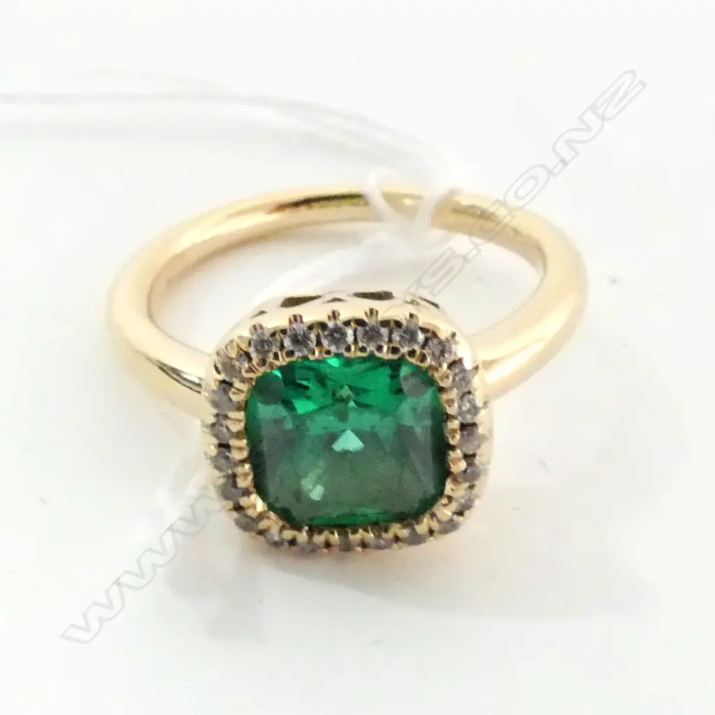 14CT GOLD SYNTHETIC EMERALD AND CZ RING Image 1++