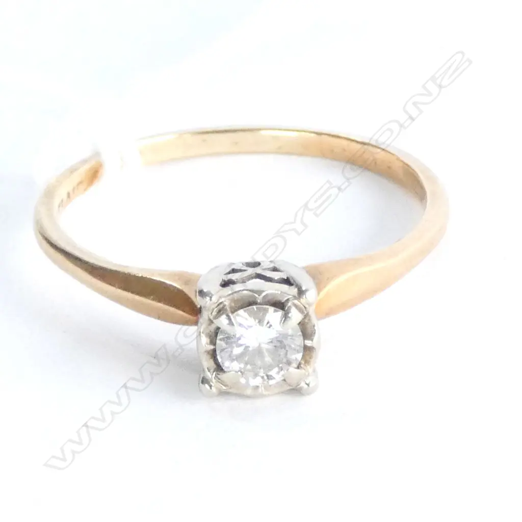 ROUND BRILLIANT CUT DIAMOND RING, 0.30CT APPROX.18CT GOLD  Image 1++