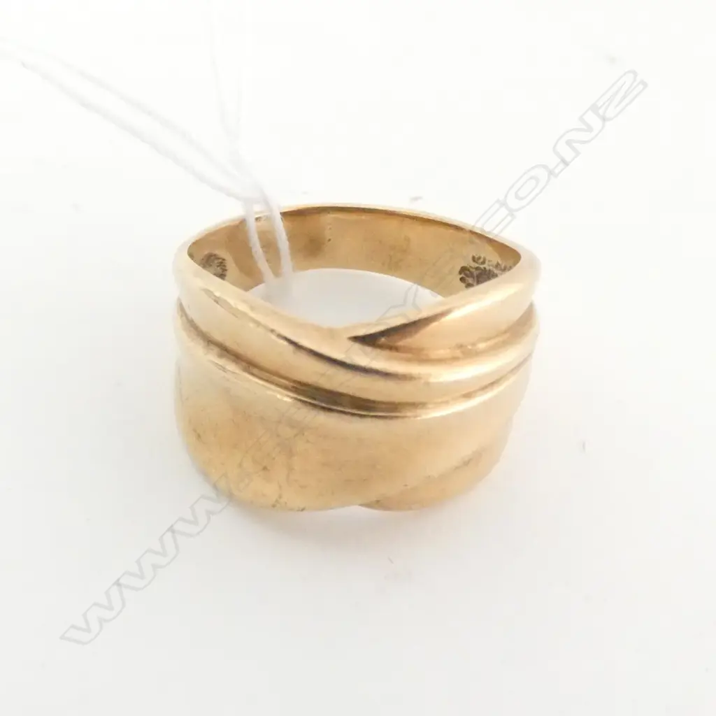 9CT GOLD BAND 5.23gm Image 1++